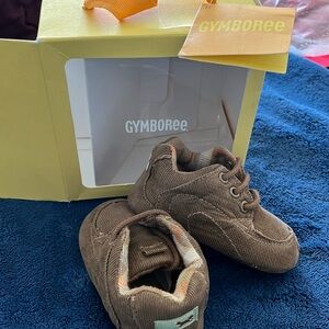 New Gymboree crib shoes